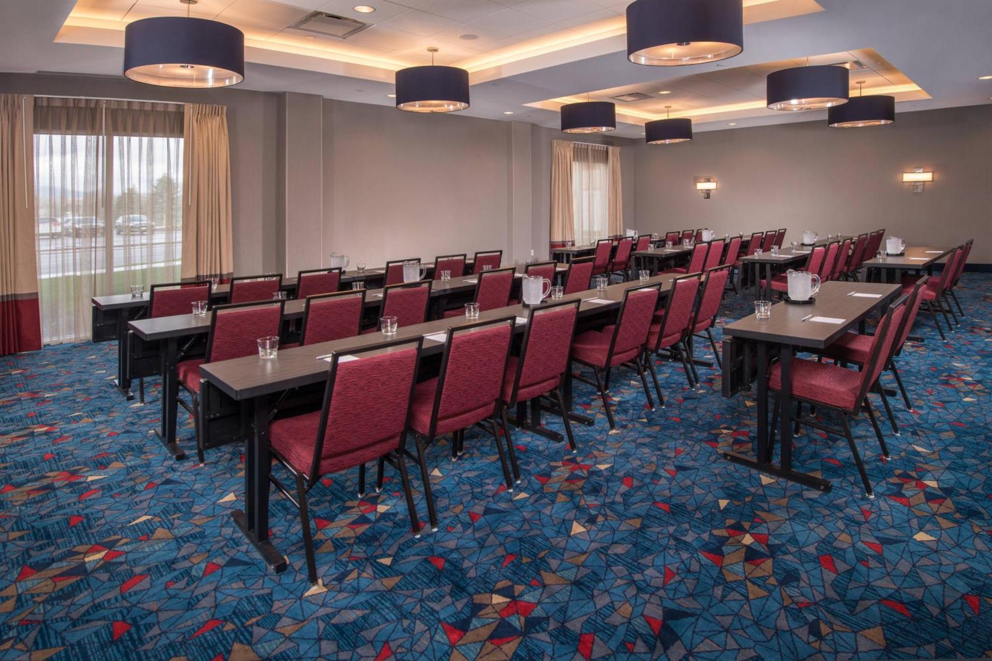 Towneplace Suites By Marriott Altoona Exterior photo
