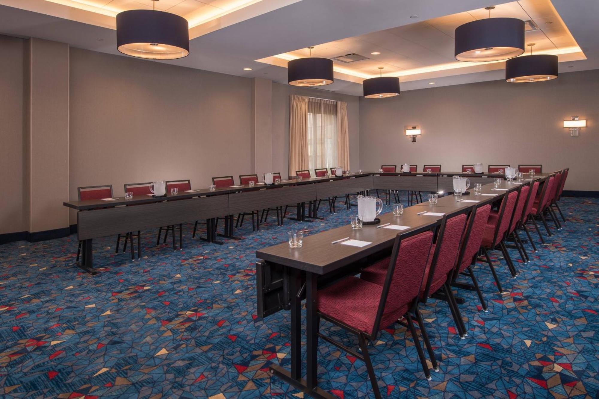 Towneplace Suites By Marriott Altoona Exterior photo