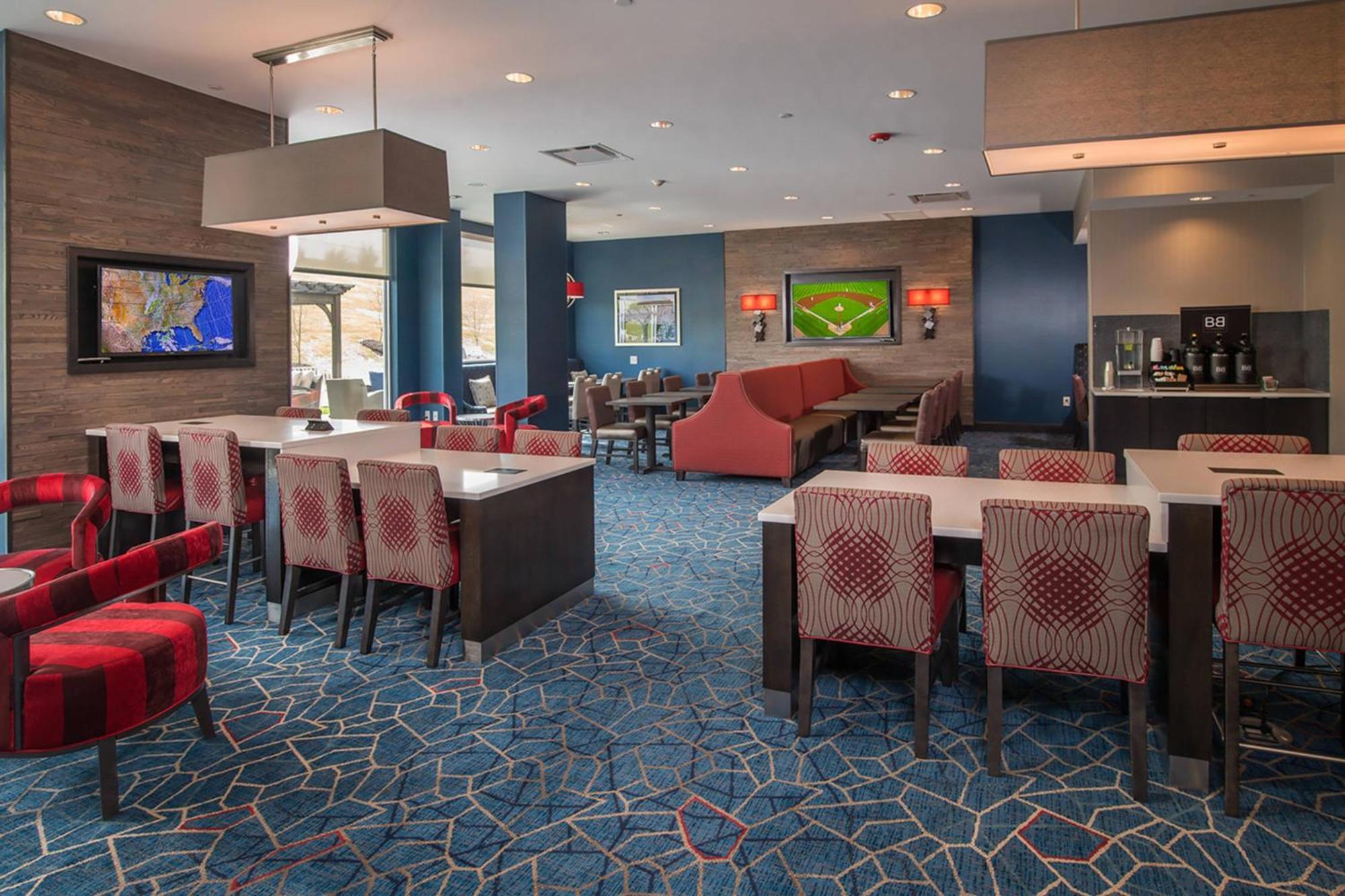 Towneplace Suites By Marriott Altoona Exterior photo