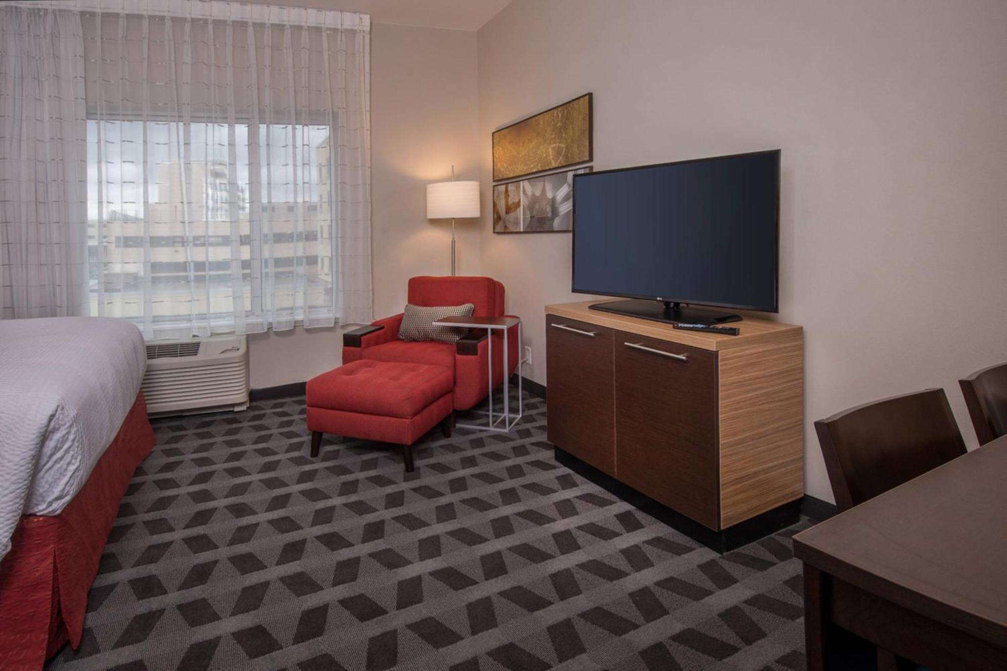 Towneplace Suites By Marriott Altoona Exterior photo