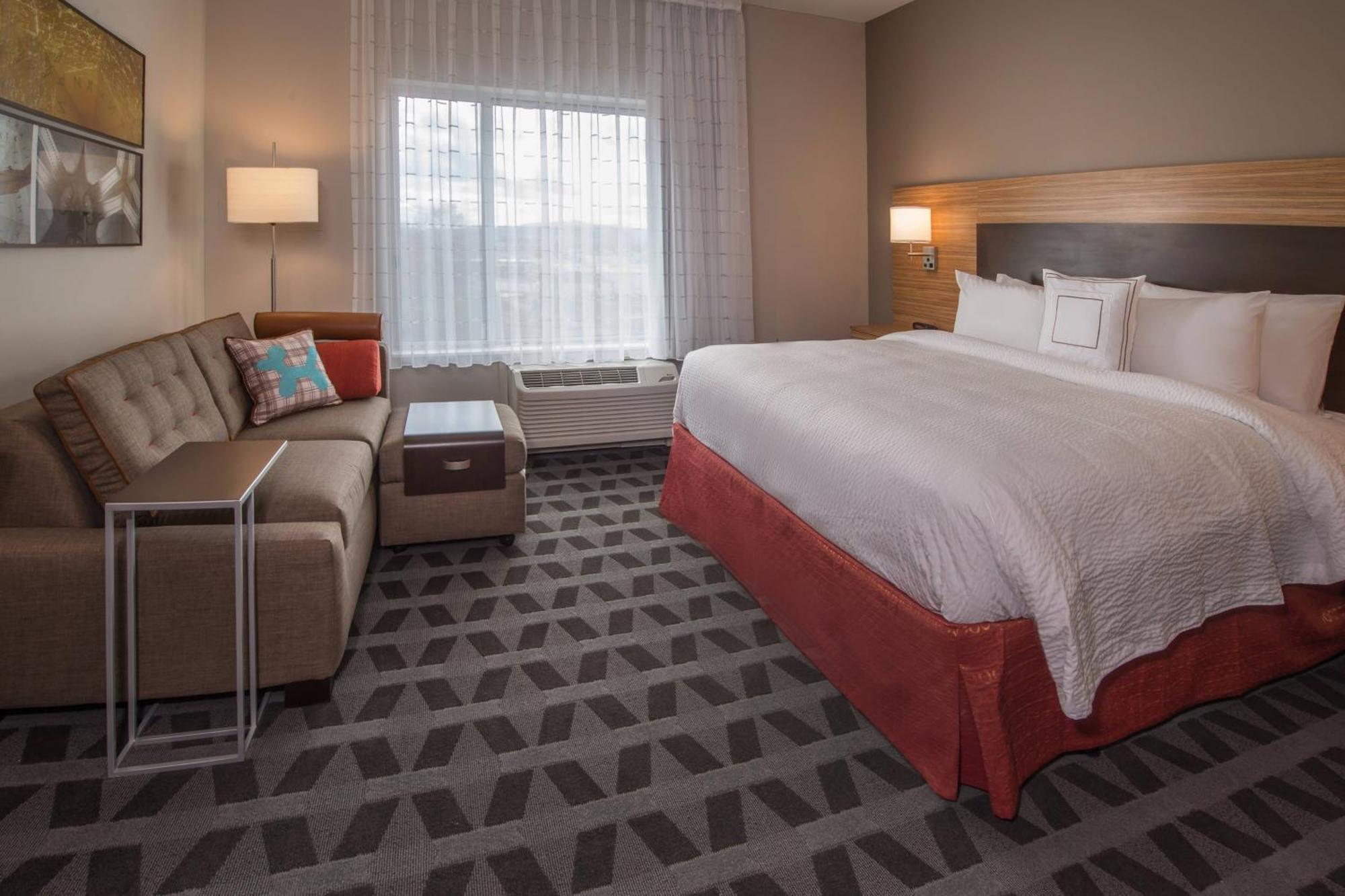 Towneplace Suites By Marriott Altoona Exterior photo