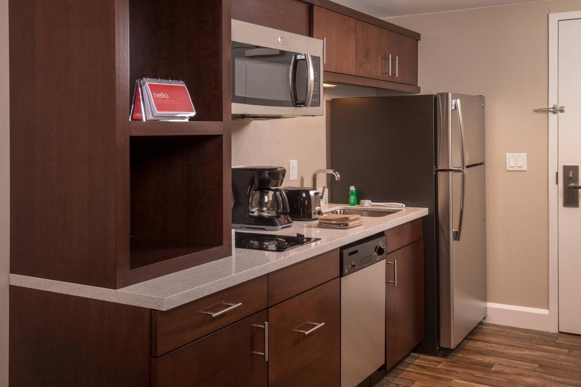Towneplace Suites By Marriott Altoona Exterior photo