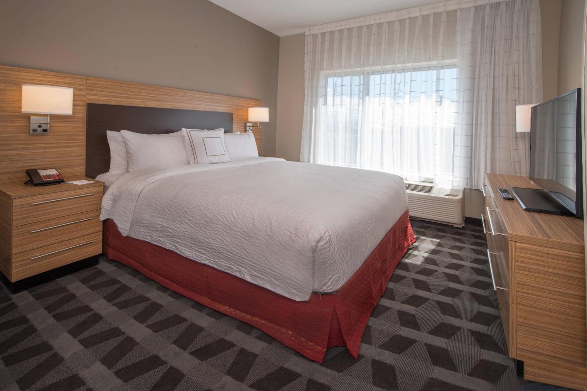 Towneplace Suites By Marriott Altoona Exterior photo