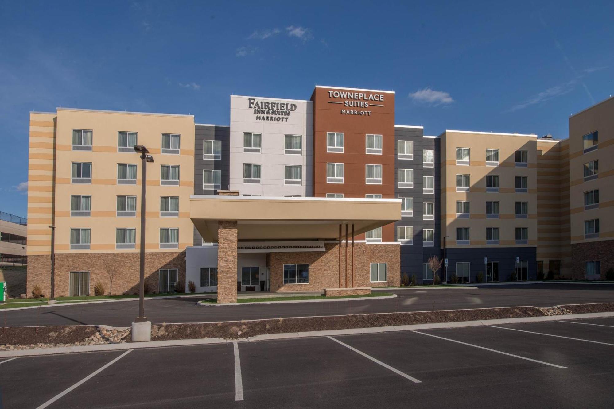Towneplace Suites By Marriott Altoona Exterior photo