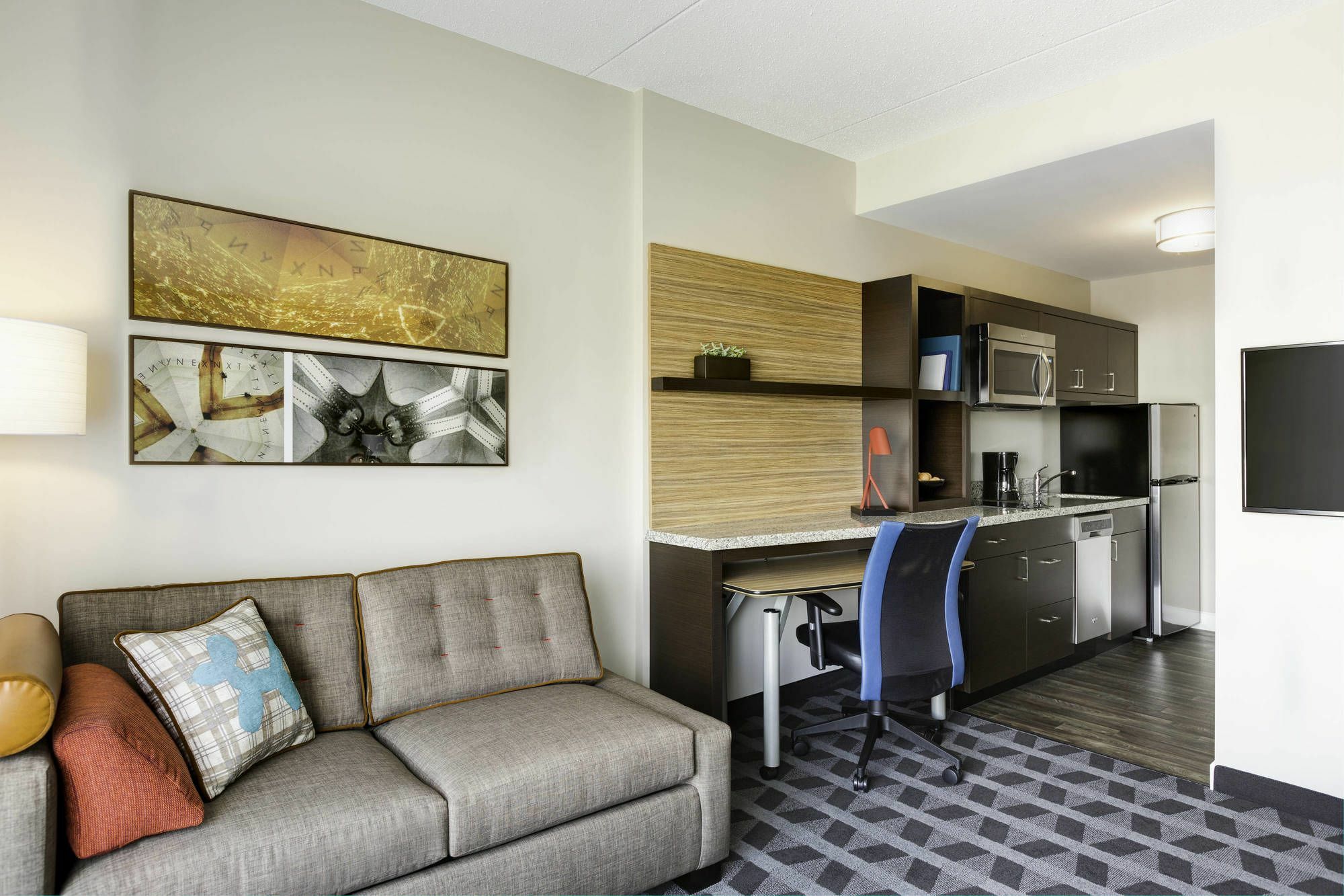 Towneplace Suites By Marriott Altoona Exterior photo